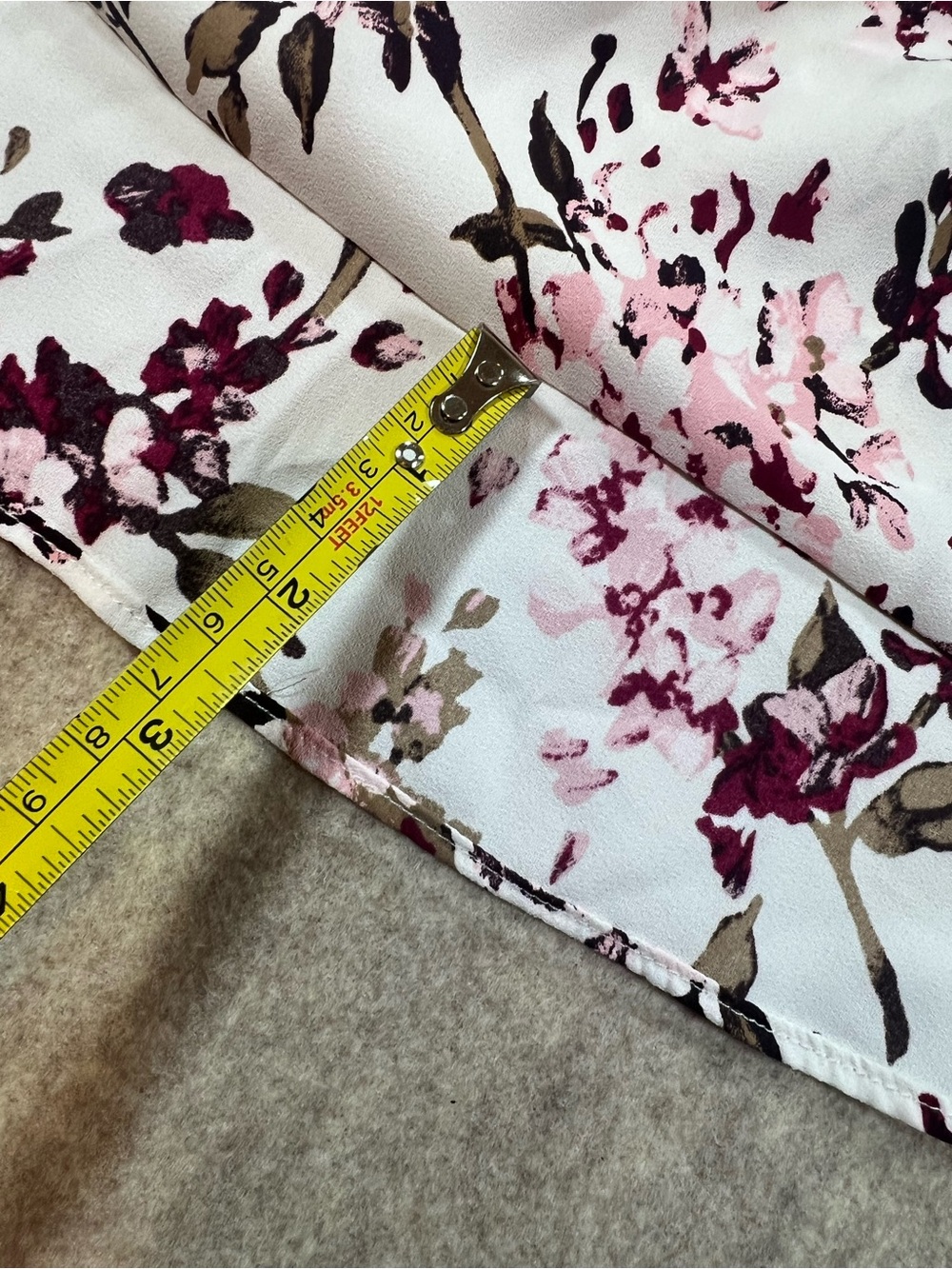 🌸 White House Black Market Floral Surplice Blouse Sz Large Long Sleeve🌸 - Picture 13 of 13